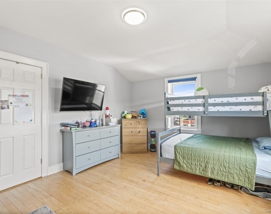 321 Olivia Street - Photo Thumbnail 11