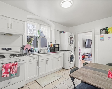 321 Olivia Street - Photo Thumbnail 4