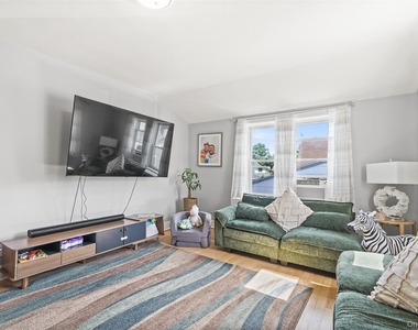 321 Olivia Street - Photo Thumbnail 7