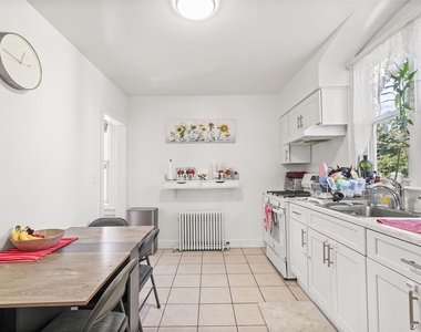321 Olivia Street - Photo Thumbnail 3