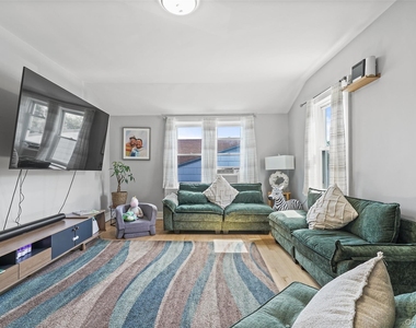 321 Olivia Street - Photo Thumbnail 5