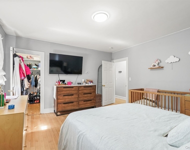 321 Olivia Street - Photo Thumbnail 8