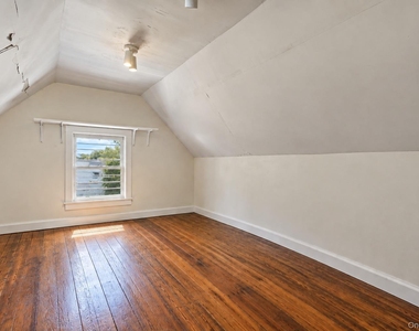 321 Olivia Street - Photo Thumbnail 14