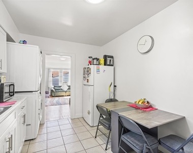 321 Olivia Street - Photo Thumbnail 2