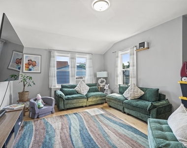 321 Olivia Street - Photo Thumbnail 6
