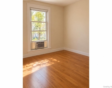 169 Beekman Avenue - Photo Thumbnail 15
