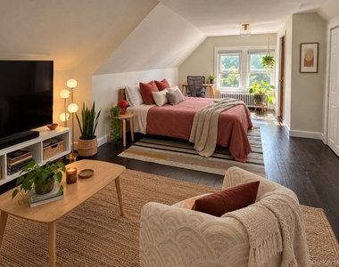 169 Beekman Avenue - Photo Thumbnail 6