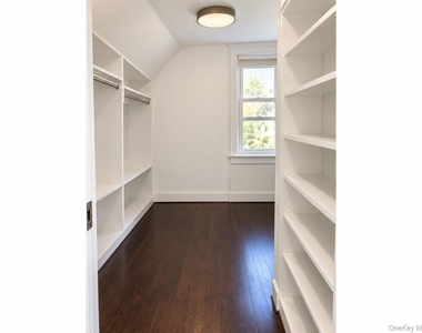 169 Beekman Avenue - Photo Thumbnail 18