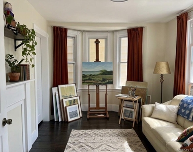169 Beekman Avenue - Photo Thumbnail 1