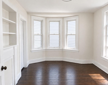 169 Beekman Avenue - Photo Thumbnail 13