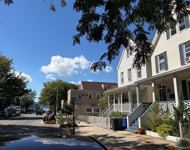 169 Beekman Avenue - Photo Thumbnail 19