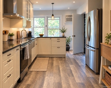 169 Beekman Avenue - Photo Thumbnail 2