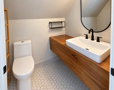 169 Beekman Avenue - Photo Thumbnail 10
