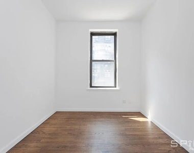 188 Claremont Avenue - Photo Thumbnail 4