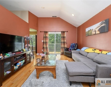 60 Waugh Court - Photo Thumbnail 7