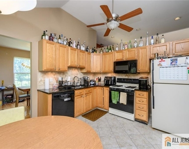 60 Waugh Court - Photo Thumbnail 3