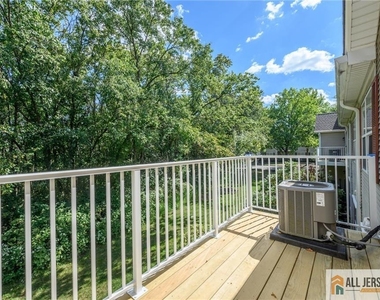 60 Waugh Court - Photo Thumbnail 17