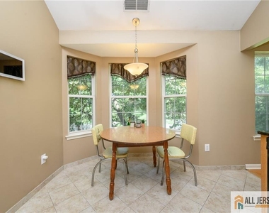 60 Waugh Court - Photo Thumbnail 5