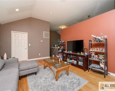 60 Waugh Court - Photo Thumbnail 8