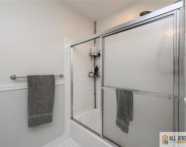 60 Waugh Court - Photo Thumbnail 15
