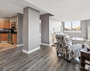 526 Pacific Avenue - Photo Thumbnail 5