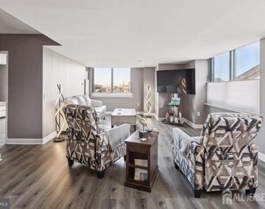 526 Pacific Avenue - Photo Thumbnail 6