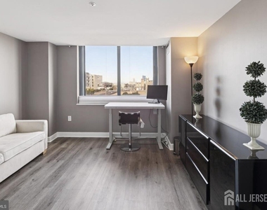 526 Pacific Avenue - Photo Thumbnail 14