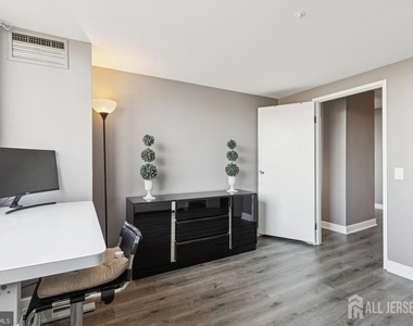 526 Pacific Avenue - Photo Thumbnail 15