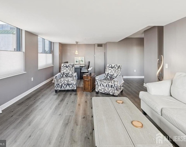 526 Pacific Avenue - Photo Thumbnail 8