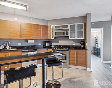 526 Pacific Avenue - Photo Thumbnail 3