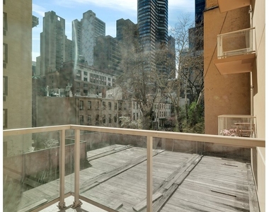 250 E 49th Street - Photo Thumbnail 4