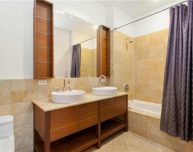250 E 49th Street - Photo Thumbnail 3