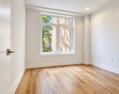 1004 Gates Avenue - Photo Thumbnail 2