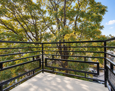 1004 Gates Avenue - Photo Thumbnail 4