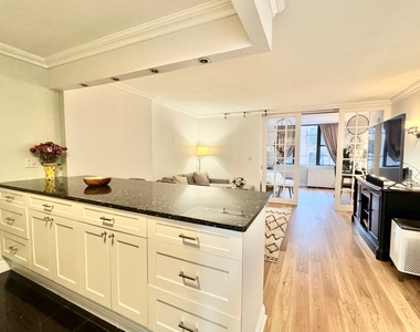 222 W 14th Street - Photo Thumbnail 6