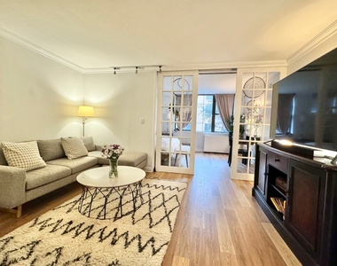 222 W 14th Street - Photo Thumbnail 9