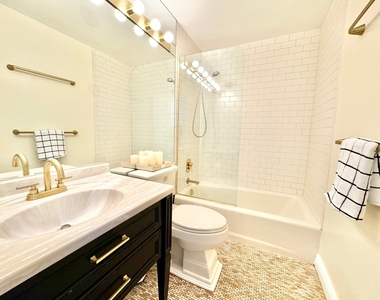 222 W 14th Street - Photo Thumbnail 11