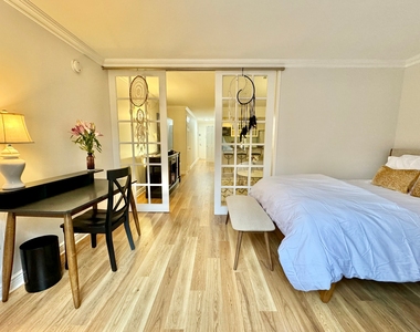222 W 14th Street - Photo Thumbnail 14