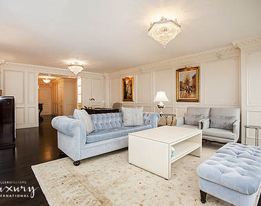 721 Fifth Avenue - Photo Thumbnail 3