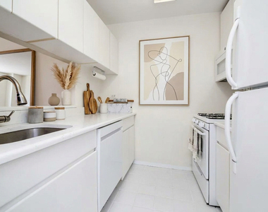 215 W 95th Street - Photo Thumbnail 1