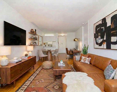 215 W 95th Street - Photo Thumbnail 2
