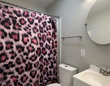 4438 Wellington Drive - Photo Thumbnail 12