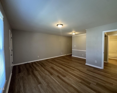 4812 Hoyle Drive - Photo Thumbnail 4