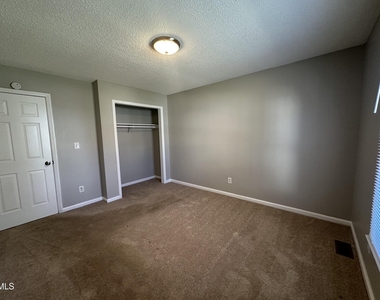 4812 Hoyle Drive - Photo Thumbnail 10