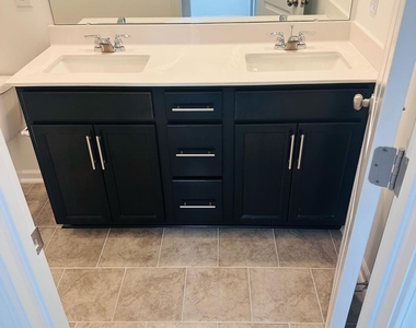 2924 Hickory Field Drive - Photo Thumbnail 8