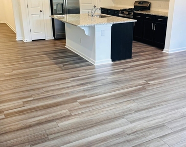 2924 Hickory Field Drive - Photo Thumbnail 4