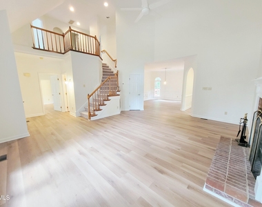 5325 Fairmead Circle - Photo Thumbnail 4