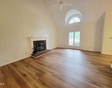5325 Fairmead Circle - Photo Thumbnail 6