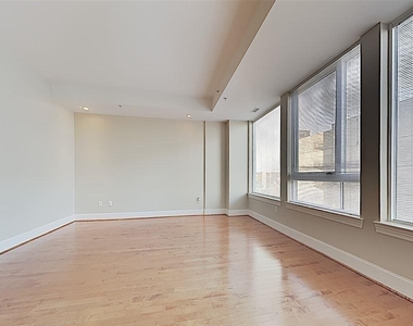 400 W North Street - Photo Thumbnail 1