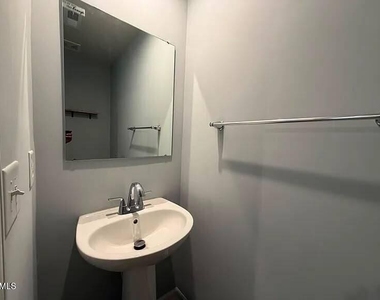 205 Tormore Drive - Photo Thumbnail 7